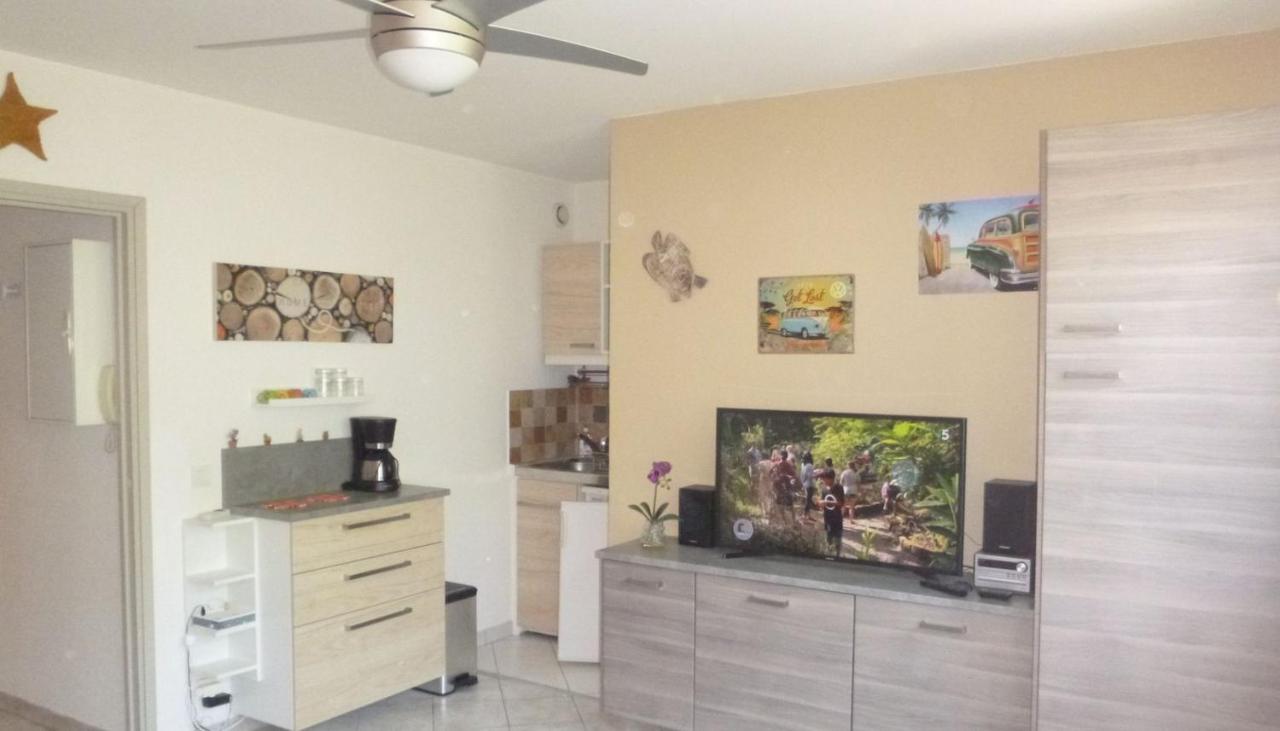 Studio Proche Port Et Plages, Piscine 히에레 외부 사진